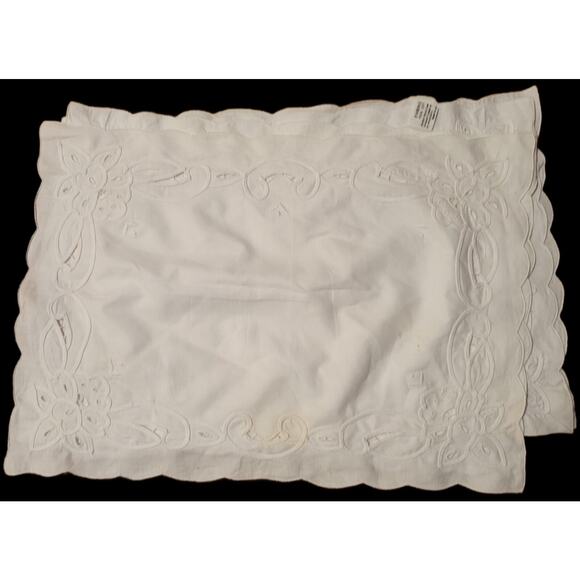 Vtg White Placemats 4 Cutwork Floral Embroidery Scallop Edge Cotton RN 59757 - Picture 12 of 16